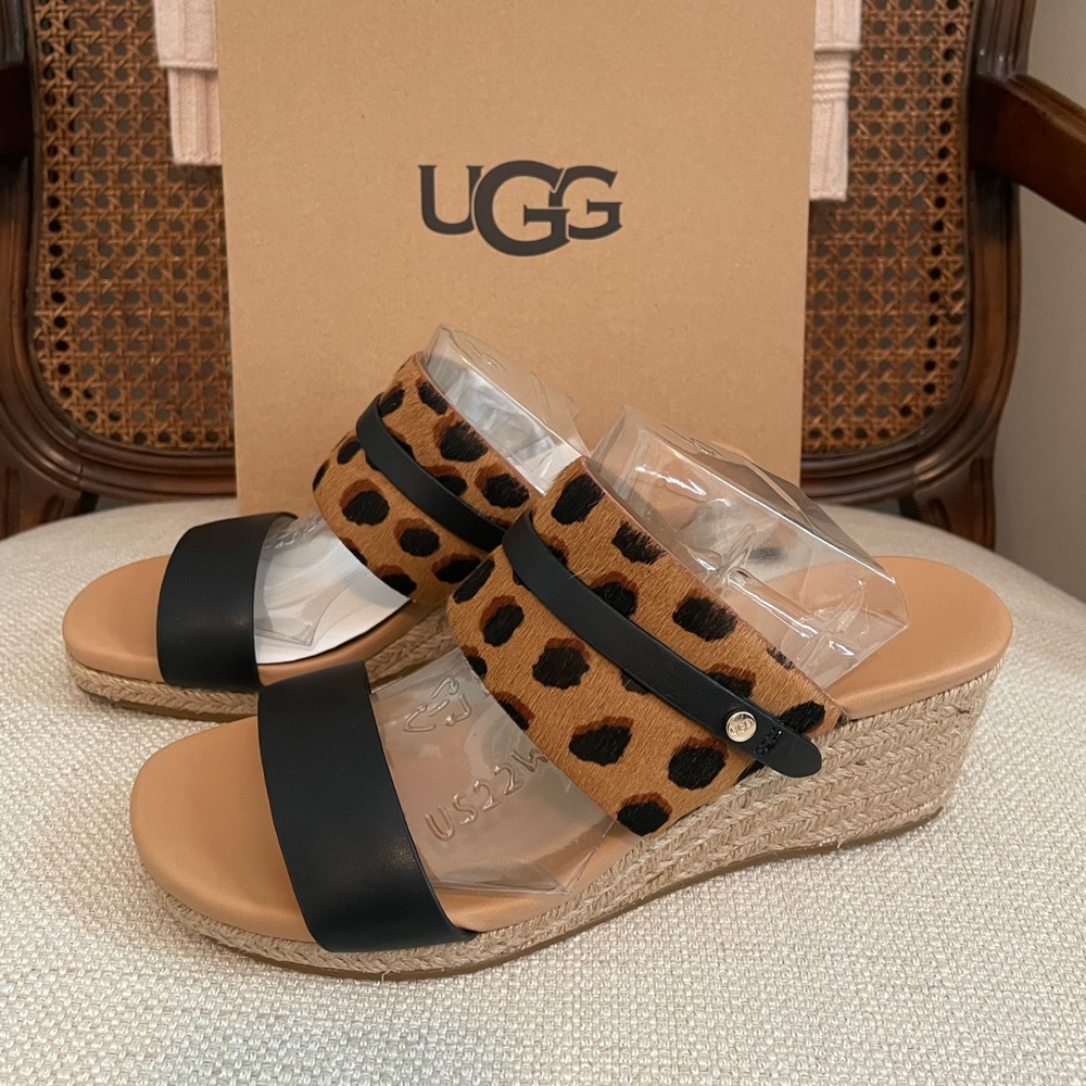 New UGG Sandals Size 6.5